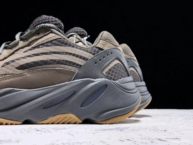 EG6860 v2 700 Geode Boost Yeezy Adidas 0707